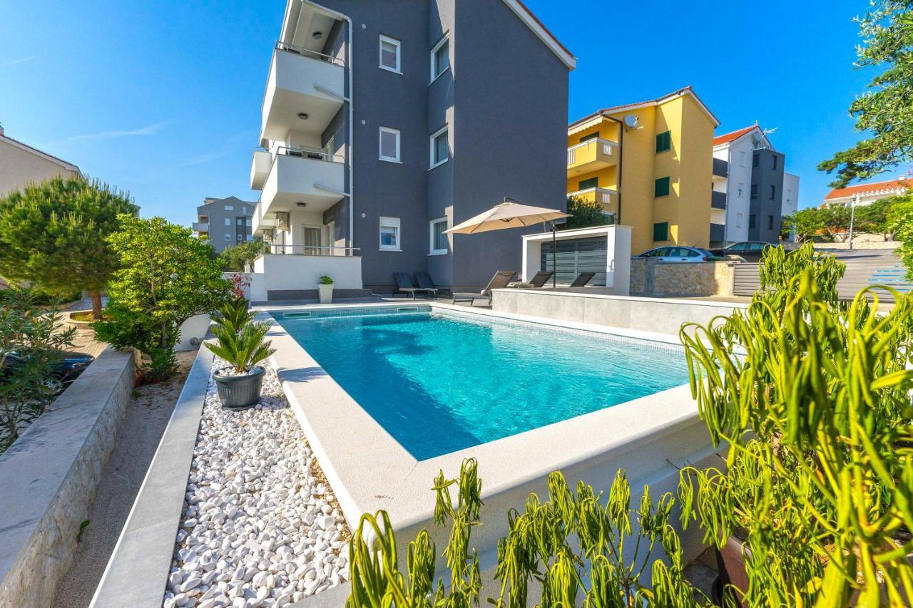 Summer Breeze Pool Apartments Новалья Экстерьер фото